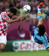 宝威体育-包含尤文图斯-击败塞维利亚稳居小组头名的词条